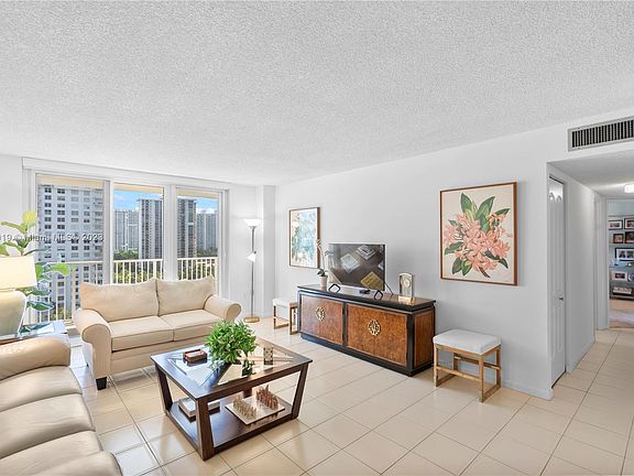 4th image of 2801 NE 183rd St APT 1214W