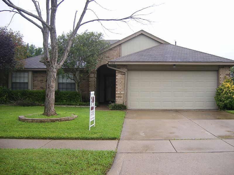 1st image of 909 Larue Dr