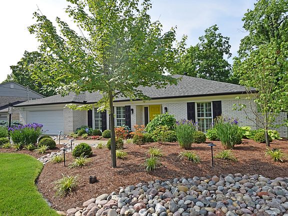 3rd image of 7189 Royalgreen Dr