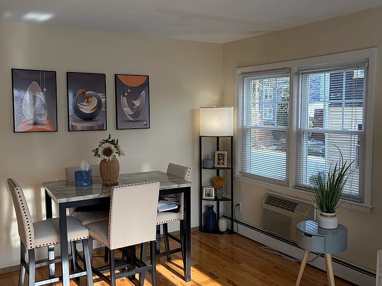 102 S Angell St — Photo 3