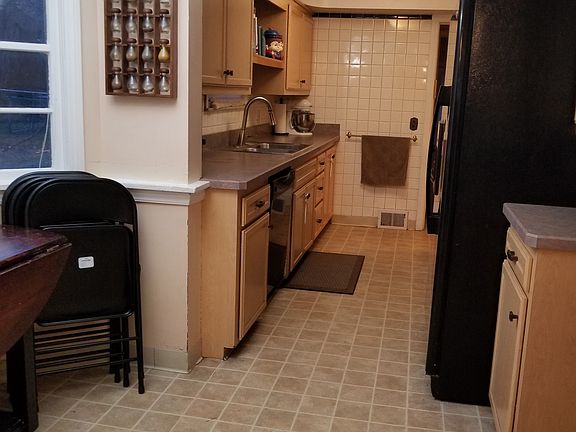 Kitchen/eat in area