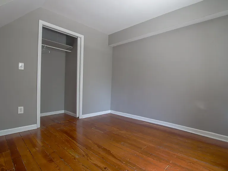 475 Krams Ave — Photo 15