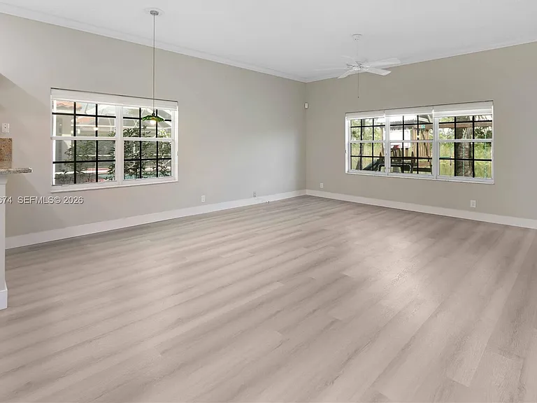 4022 Pinewood Ln — Photo 6