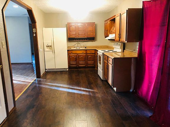 4th image of 121 Elm Ave