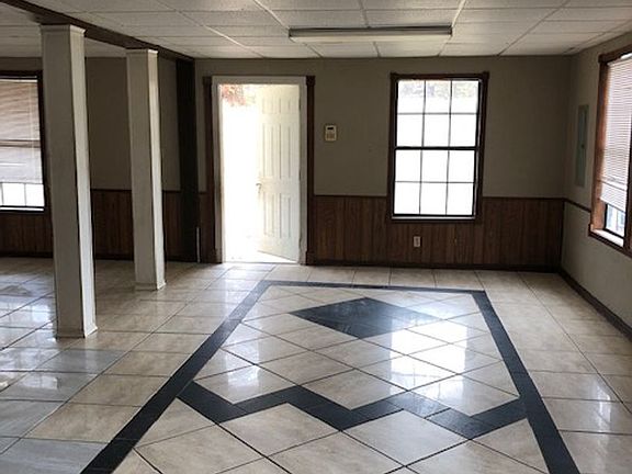 4th image of 3328 Jewella Ave