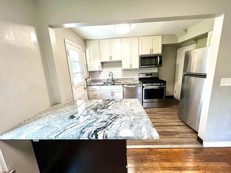 1527 Waltham Rd — Photo 3