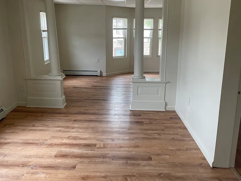 498 W Main St — Photo 9