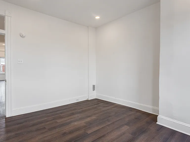 2212 W Fayette St — Photo 28