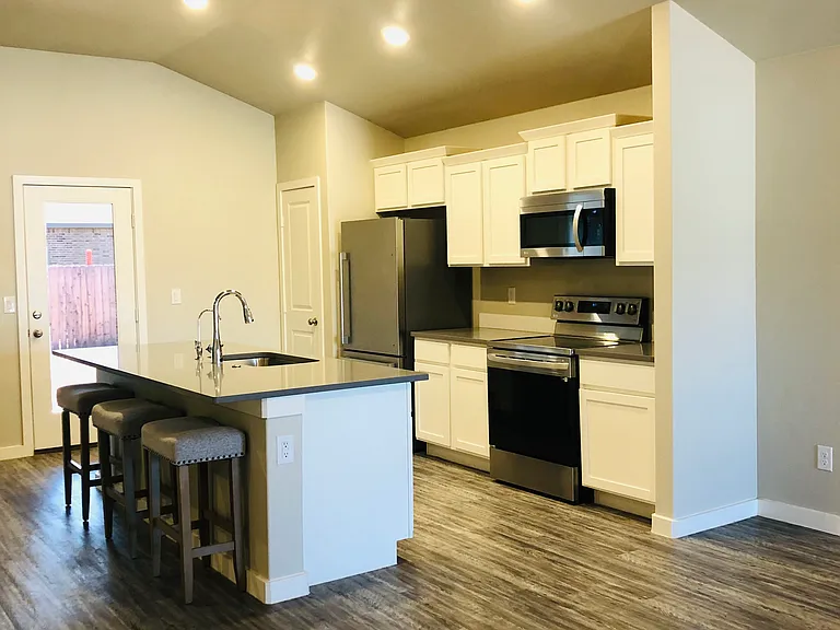 3217 Volney Ave — Photo 4