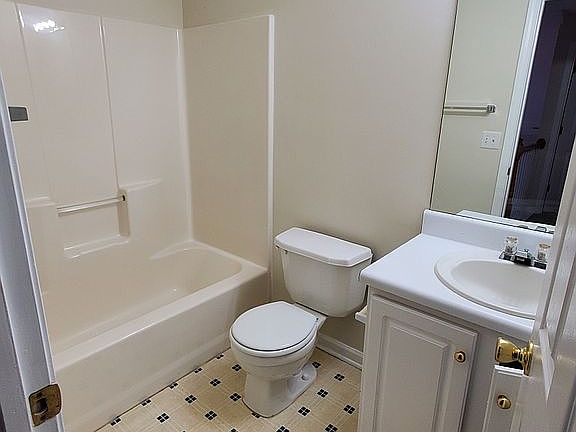 2nd image of 660 Bedford Ct