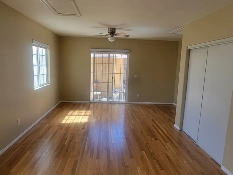 8059 Van Noord Ave — Photo 2