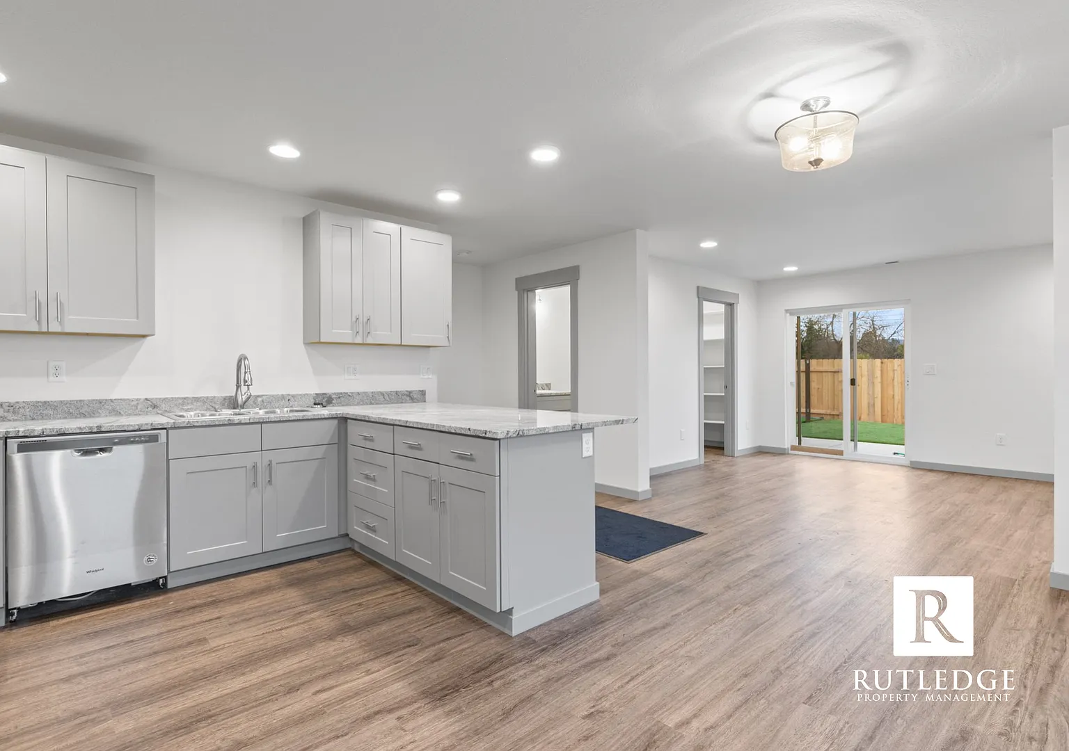 3 Bed/2.5 Bath Townhome in Medford — Photo 2