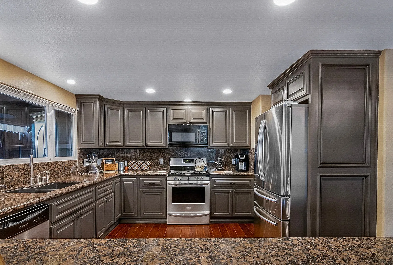 4 bed, 3000 sqft, $6,500 — Photo 2