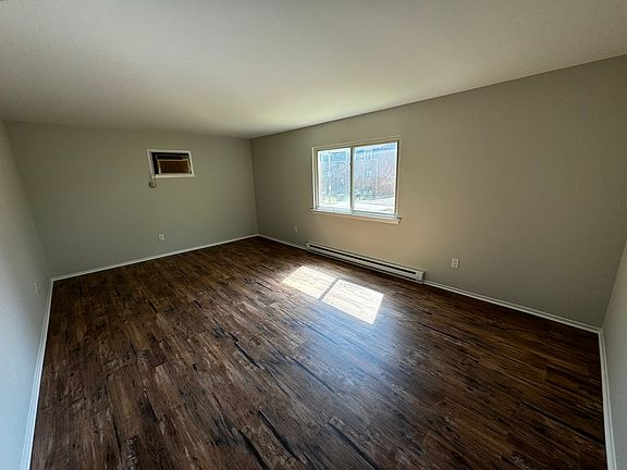 4th image of 52 Long St #2