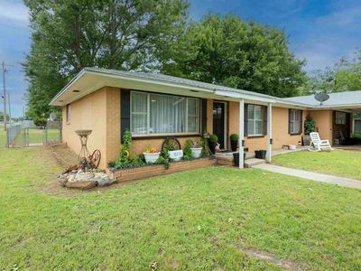 823 N Pine St, Waurika, OK, 73573