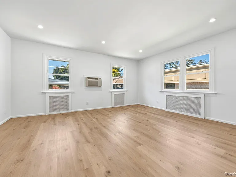 168 Lenox Ave — Photo 11