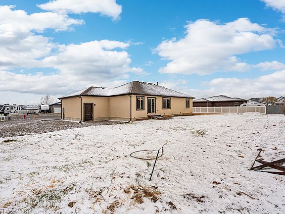 5th image of 981 S Red Barn Dr