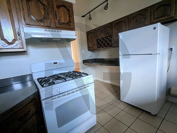 5th image of 1115 W Oakdale Ave #1121A2