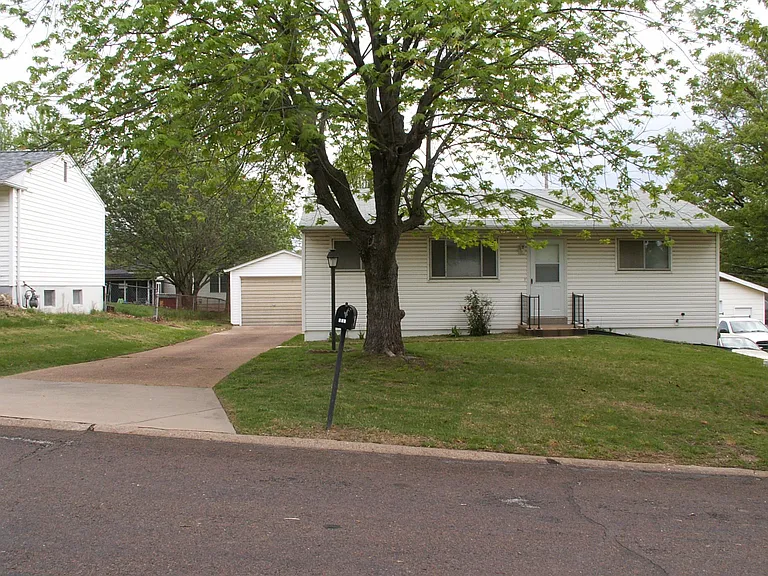 223 Toulon Dr — Photo 1