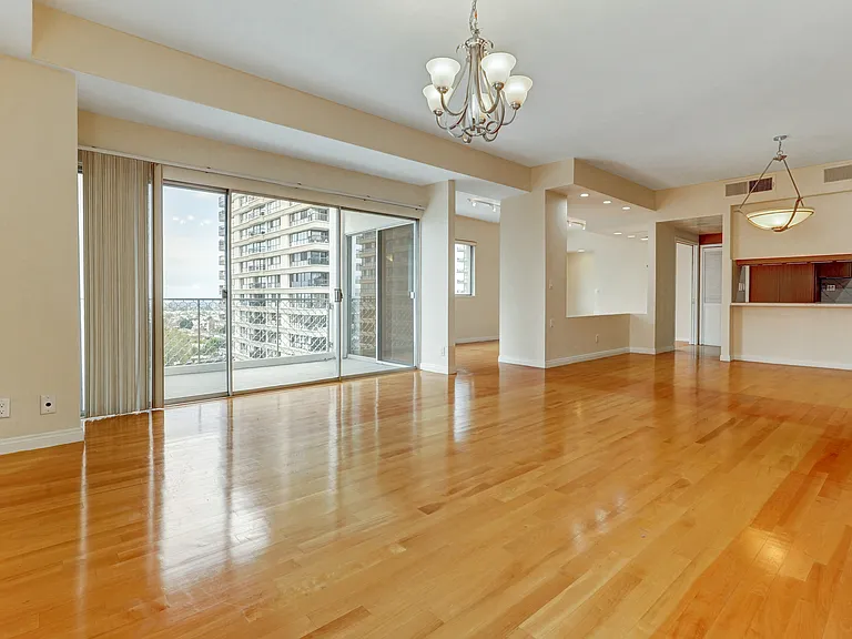 10787 Wilshire Blvd #802 — Photo 17