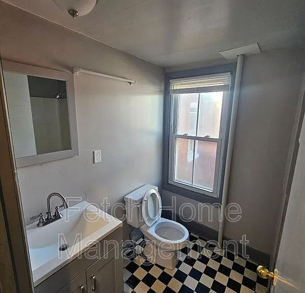 909 E Princess St — Photo 18