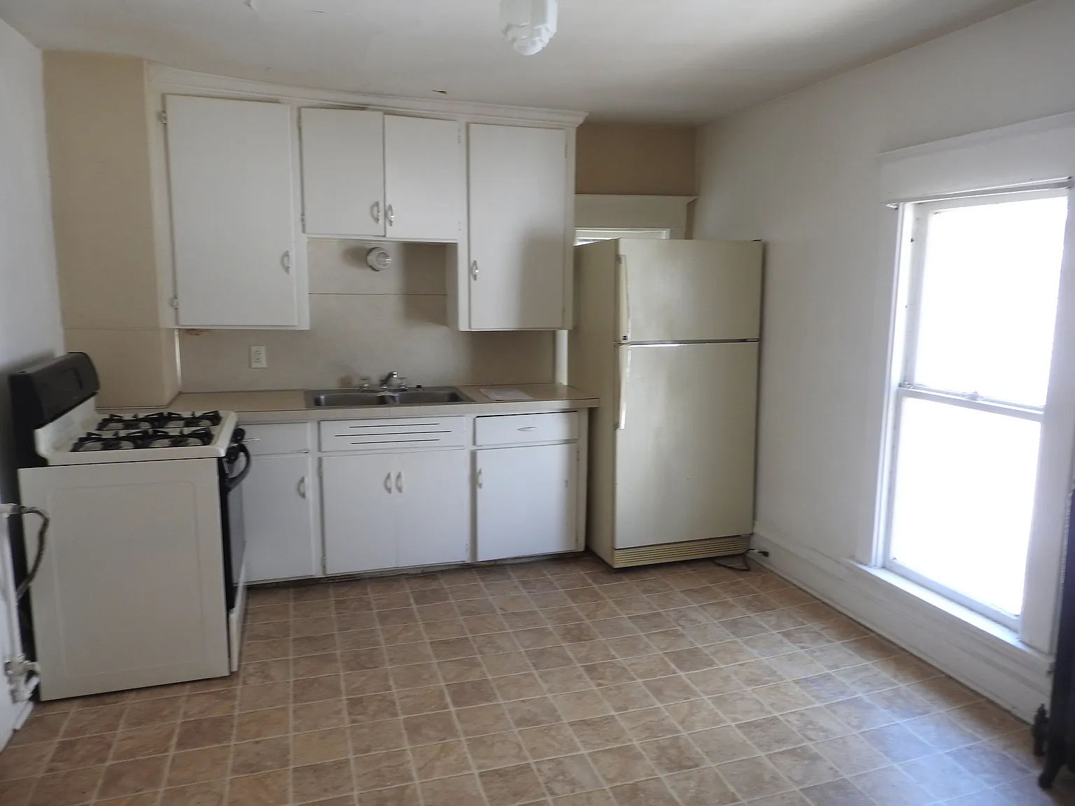 1 bed, 700 sqft, $1,195 — Photo 2