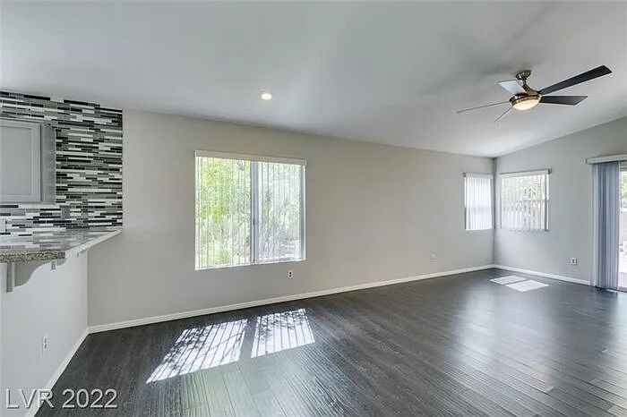 279 Deerleap Cir — Photo 4