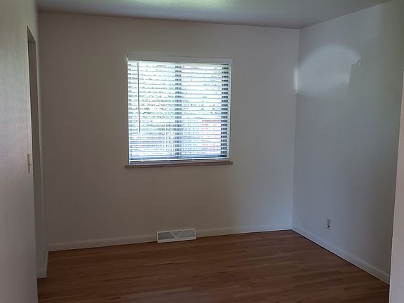 4th image of 1321 Fairview Dr