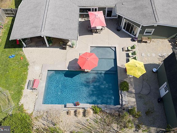 3rd image of 21 S Lakeside Dr W