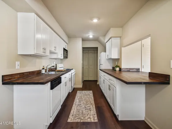 56 Fieldcrest Way, Hazlet, NJ 07730