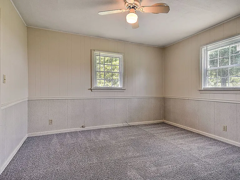 2207 Buckingham Rd — Photo 10