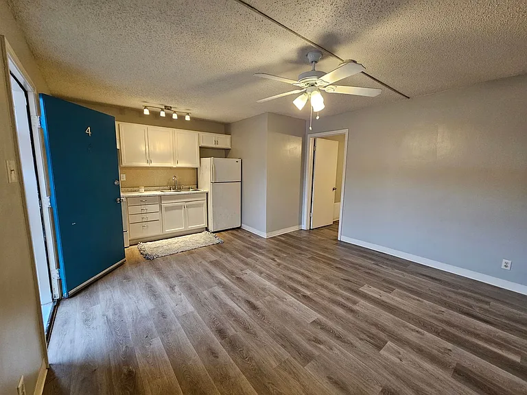 Patriot Apartments — Photo 17