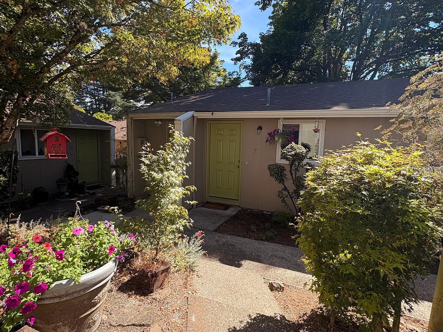 2 bed, 800 sqft, $1,800 — Photo 1