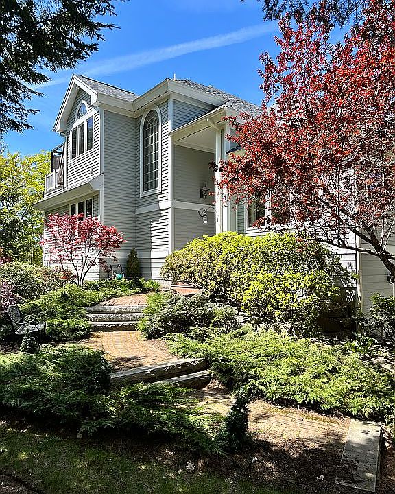 1st image of 250 Mountain Dr