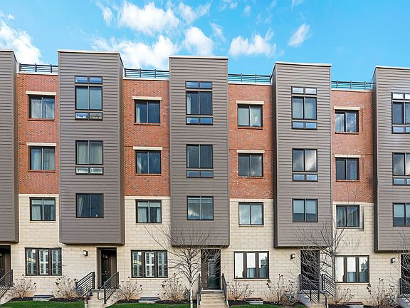 2nd image of 1012 Lakeview Ct Condo 52