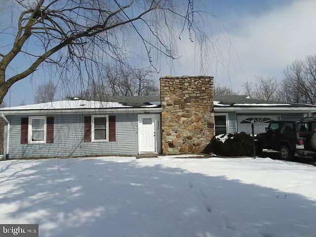 2275 Springfield Dr photo 1