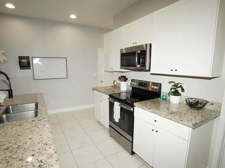 1271 NW Leonardo Cir — Photo 6