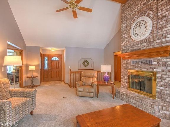3rd image of 4553 Glen Hollow Dr