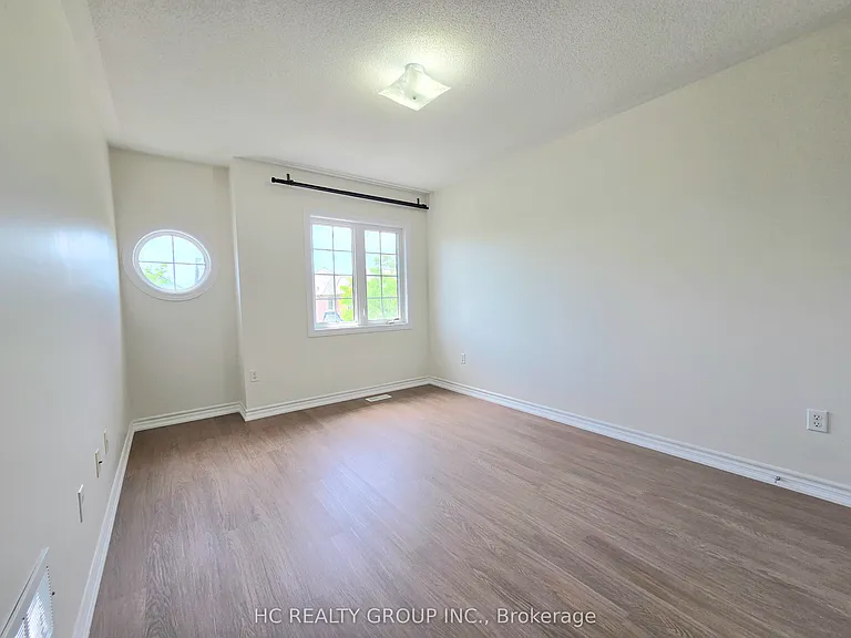 703 Hammersly Blvd — Photo 20