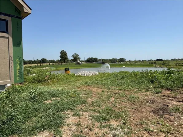 9702 W 175th St, Overland Park, KS 66221
