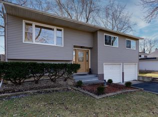 1318 Taft Ave, Wheaton, IL 60189