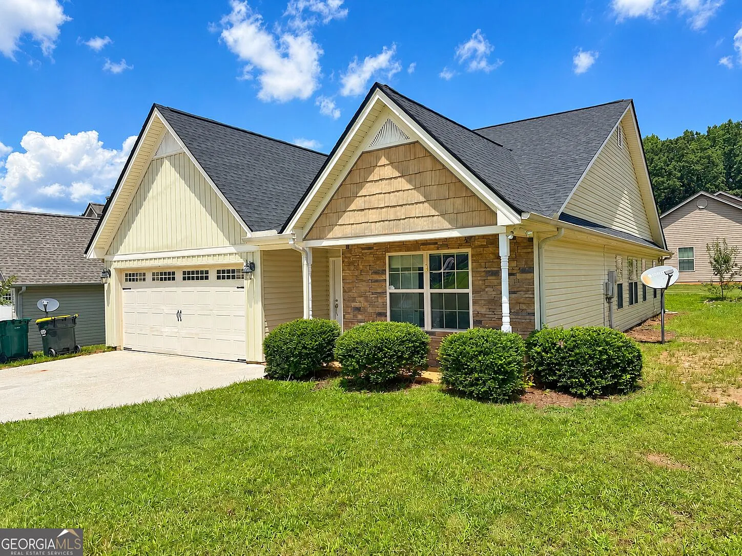 3 bed, 2.0 bath, 1542 sqft, $2,200 — Photo 3