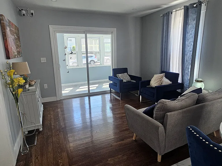 379 University Ave — Photo 1