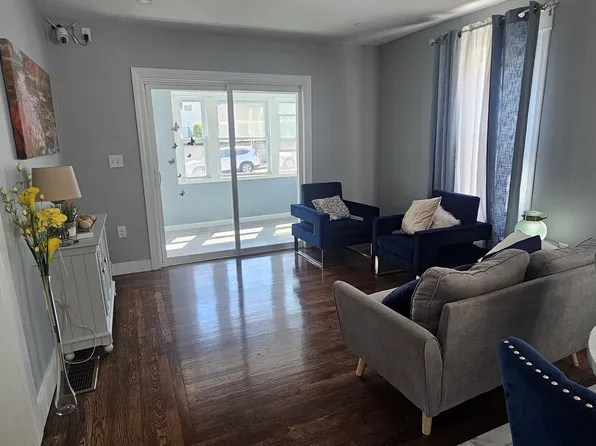 379 University Ave, Lowell, MA 01854