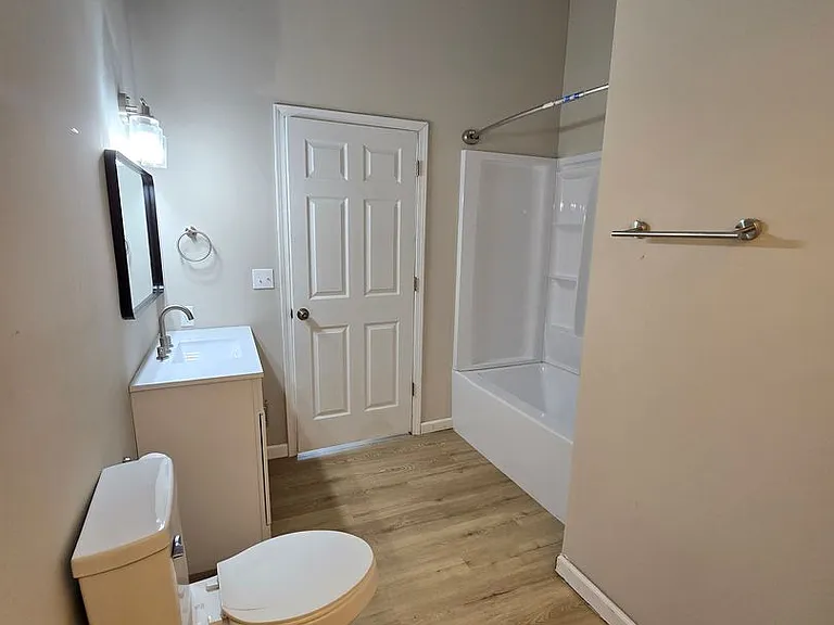 Country Shores Apartments — Photo 43