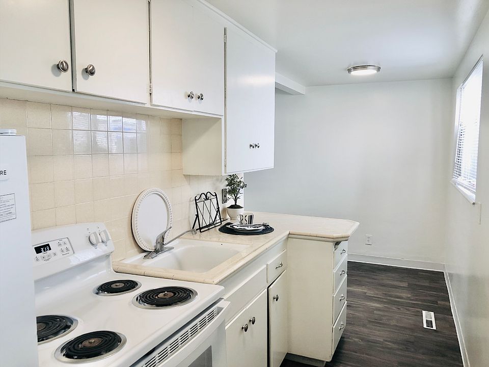 1st image of 227 N E St #227-6