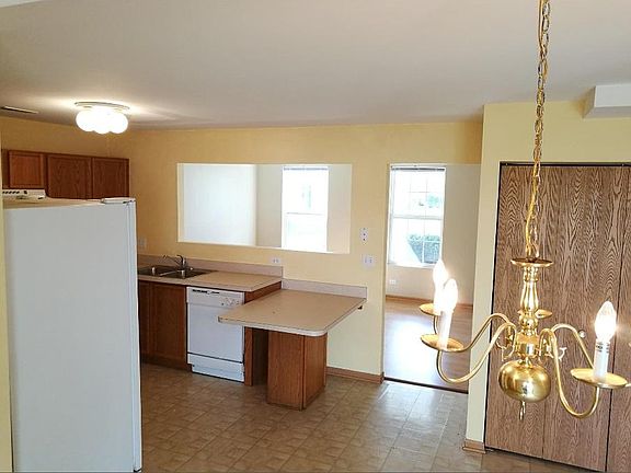 5th image of 1585 Victoria Park Cir
