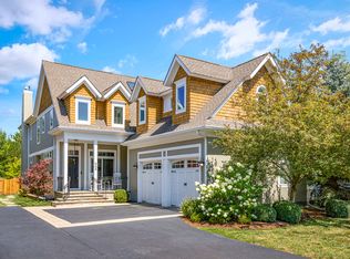 668 E Sunnyside Ave, Libertyville, IL
