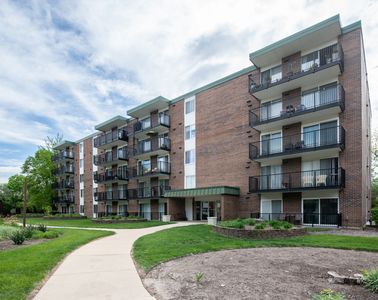 5S040 Pebblewood Ln APT W503, Naperville, IL, 60563