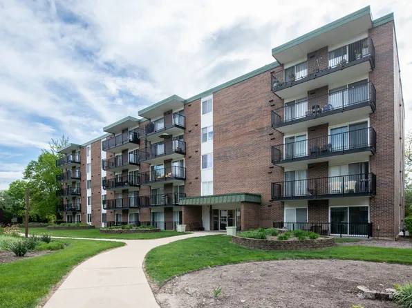 5S040 Pebblewood Ln APT W503, Naperville, IL 60563